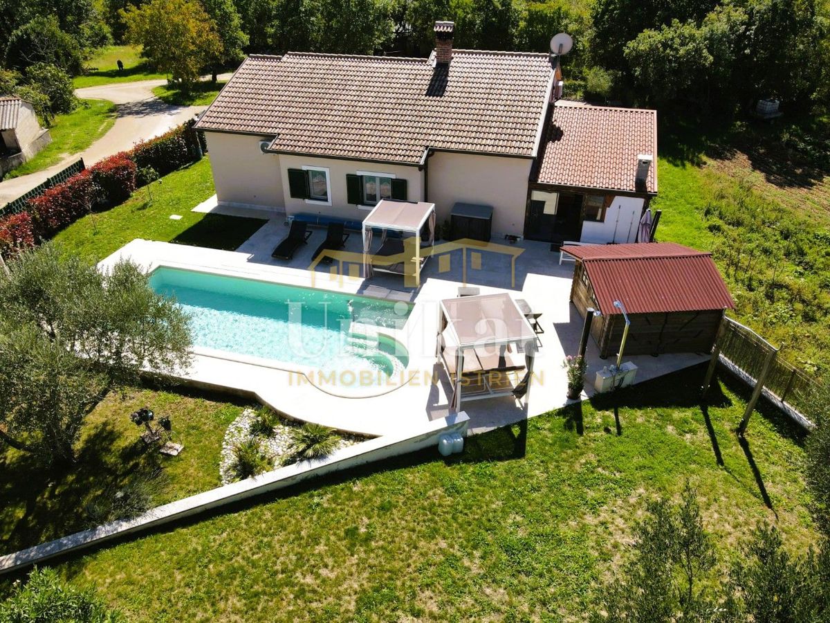 Villetta indipendente - piscina, garage e grande giardino